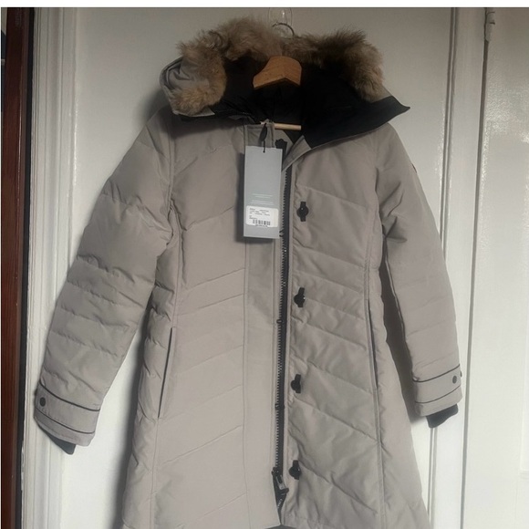 Canada Goose Loretta Parka Fusion . Color Limestone Reasonable offers welcome. - Picture 2 of 9